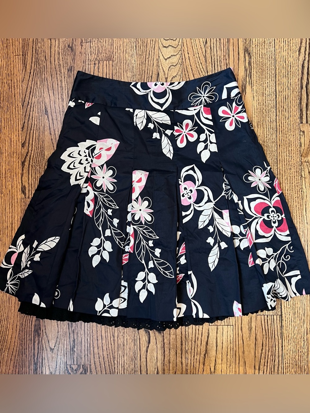 Ann Taylor Loft Size 8 Knee Length Skirt Flowy Swing Black Red Eyelet Lining Zip